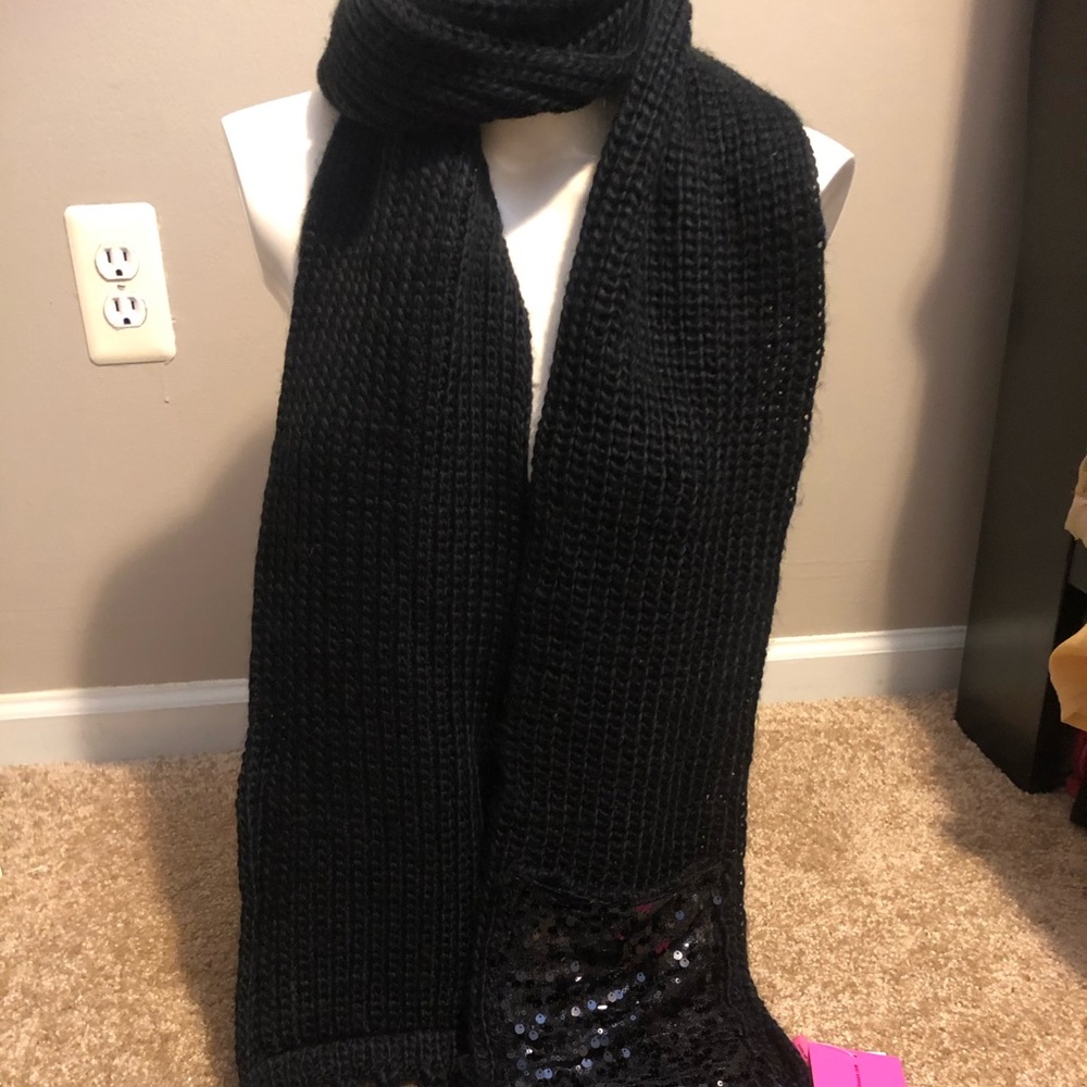 Black Betsey Johnson scarf nwt